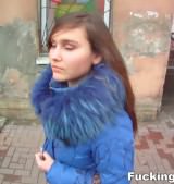 Вкрутил девушке лампочки